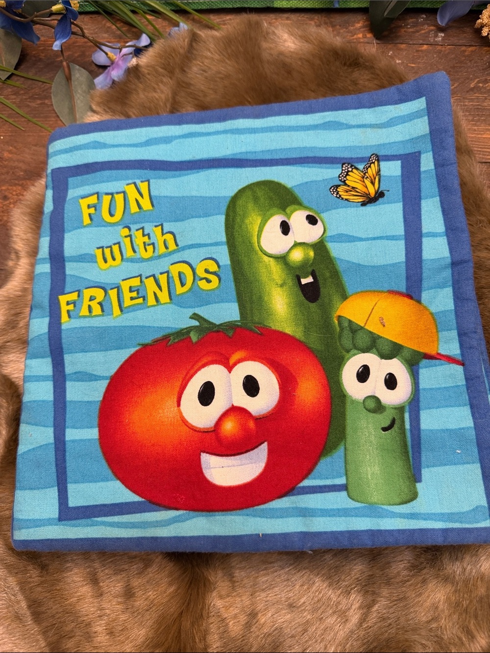 Title:
Vintage VeggieTales Soft Cloth Book "Fun with Friends" Y2K Christian Book